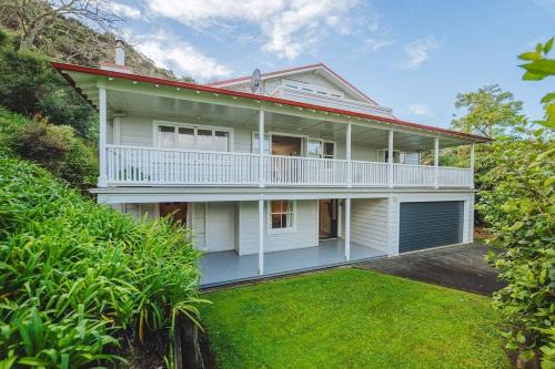 Russell Casa | Escape North - 2 - 6 Bedrooms 14 Guests Max