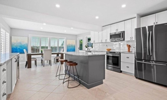Jupiter Casa | Escape to 5 Palms of Jupiter just minutes from the beach!!