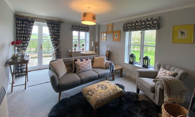 East Dereham Cabaña | Escape to a Luxury Cottage, hidden away on a small Private Estate.