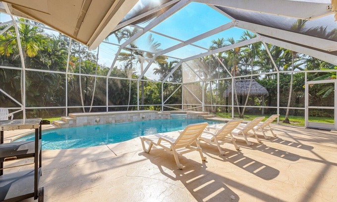 Plantation Casa | Escape to a Tropical Paradise with a Private Pool & Jacuzzi