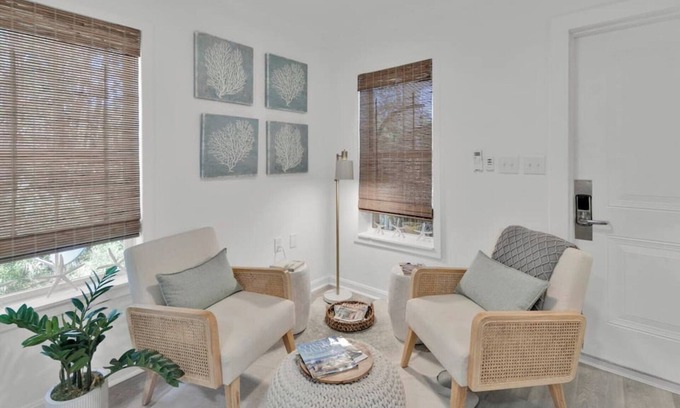 Grayton Beach Cabina | Escape to Heart of Grayton Beach in Cozy Cottage