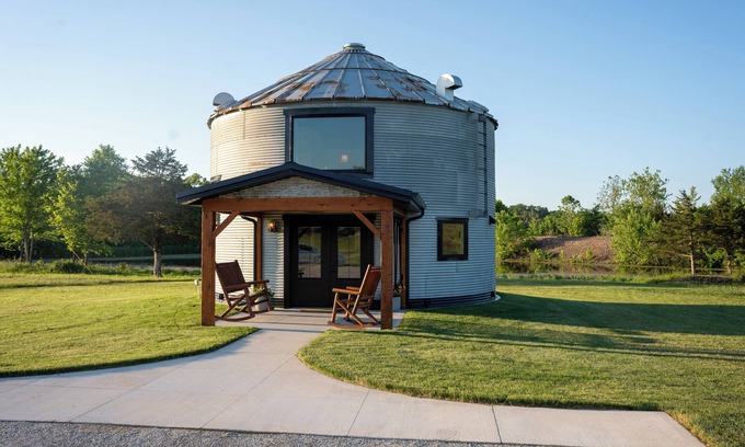 Mansfield Cabina | Escape to Iron Ridge Silo: A Cozy, Luxurious Grain Bin Retreat