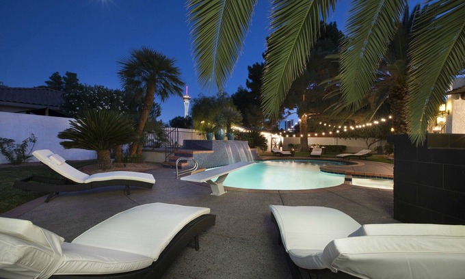 Scotch Eighty Casa | LUJO MODERNO PRIVADO OASIS-1 MILLA PARA LAS VEGAS TIRA