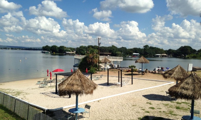 Granite Shoals Condominio | ¡Escápese a mi joya tropical en el lago LBJ! Hermoso 1/1 Condo, Playa, Piscina