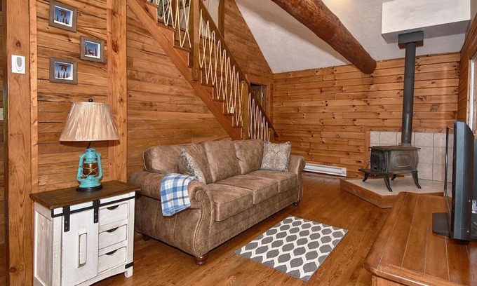 Rockbridge Cabina | Escape to Privacy and Comfort at Martinwoods Cabins – Wildflower Cabin