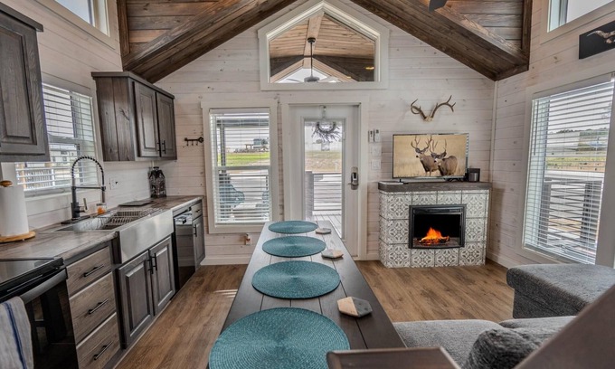Fredericksburg Complejo | Escape to serene country living at Enchanted Haus in Fredericksburg, TX!