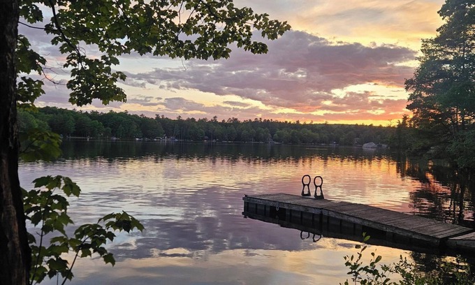 Gray Cabaña | Little Sebago Lake, Lake House, Maine gris