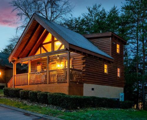 Pigeon Forge Casa | Escape to the Smokies- Pool, hot tub, cozy cabin, Pigeon Forge