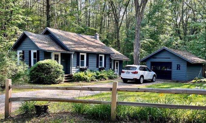 New Richmond Cabaña | Escape to your cozy 2-bedroom cottage near Lake Michigan