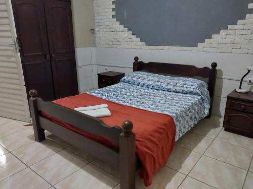 Centro Casa | Espaço básico e funcional com 2 ambientes, sem fogão, bem localizado, zona nobre, com garagem