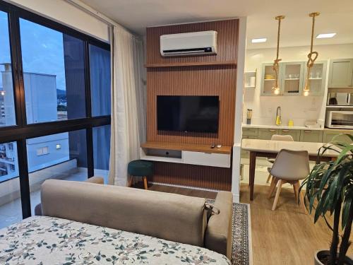 Sao Francisco de Assis Apartamento | Espaçoso e decorado Studio com Home Office e closet