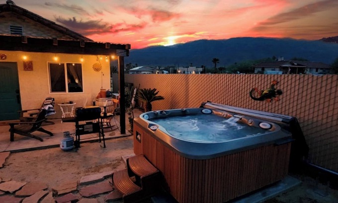 Borrego Springs Cabaña | Casita para disfrutar el cielo nocturno dentro de una bañera con hidromasajes.