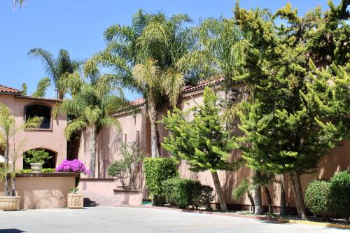 Tecate Hotel | Estancia Inn