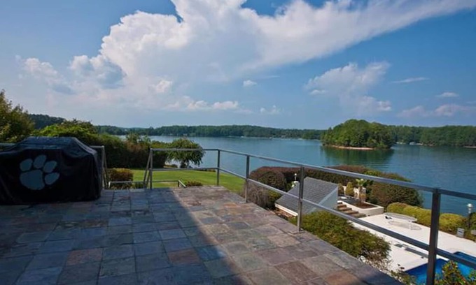 Seneca Casa | "Estate on the Lake" 7 Bedrooms/7 Bathrooms, 8400+ sq ft!