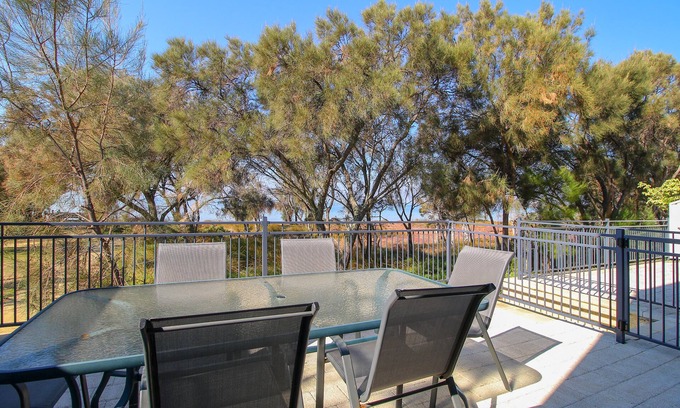 Falcon Apartamento | Estuario frente al mar - Vista desde su patio!