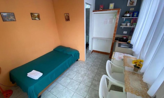 Barrio Garzota Apartamento | Estudio en Garzota con Cocina y lavanderia Wifi