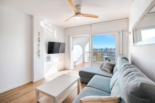 Empuriabrava Apartamento | Estudio moderno con terraza y vistas al Mar