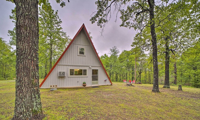 Eucha Apartamento | Eucha A-Frame w/ Fire Pit: Just 1 Mi to Lake!