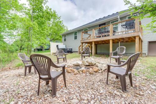 Holiday Island Casa | Eureka Springs Family Home - half Mi to Marina!