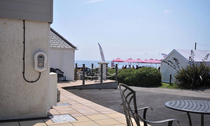 West Looe Cabaña | EVELYN, romantic, country holiday cottage, with a garden in Looe
