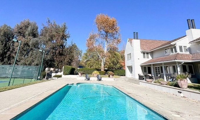 Temecula Casa | Events Welcome! Huge, entertainment-ready home in central location