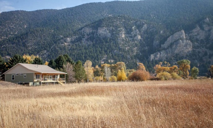 Livingston Casa | Evergreen Lane Getaway · River Views and Front Porch Sitting in Paradise