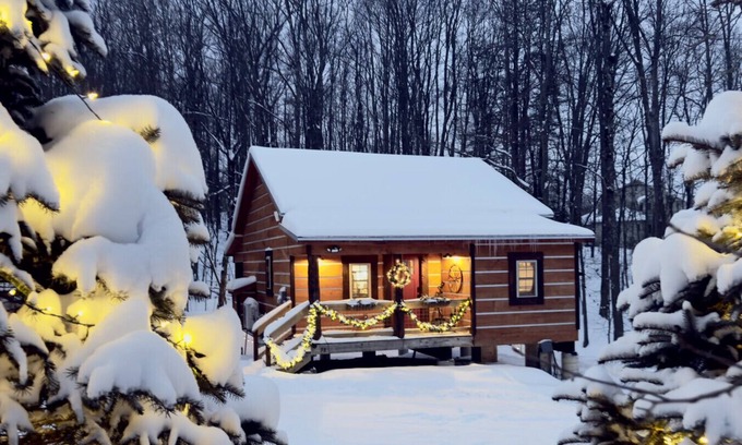 Thayerville Cabina | EverGreenGrove-Hemlock2BR/1 BA/Dog Friendly/Hottub