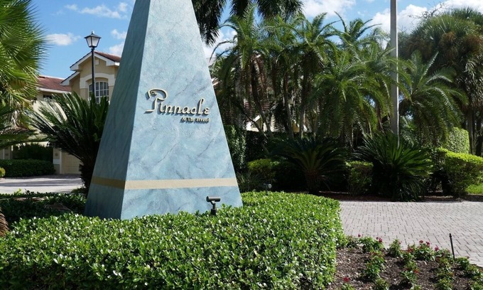 Naples Condominio | Excellent 2BR/2BA condo, lake/golf views in Strand Resort. 10 %March discount !