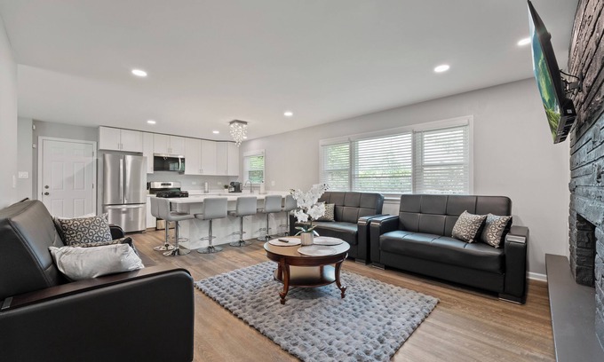Willowbrook Casa | Exceptional Willowbrook retreat