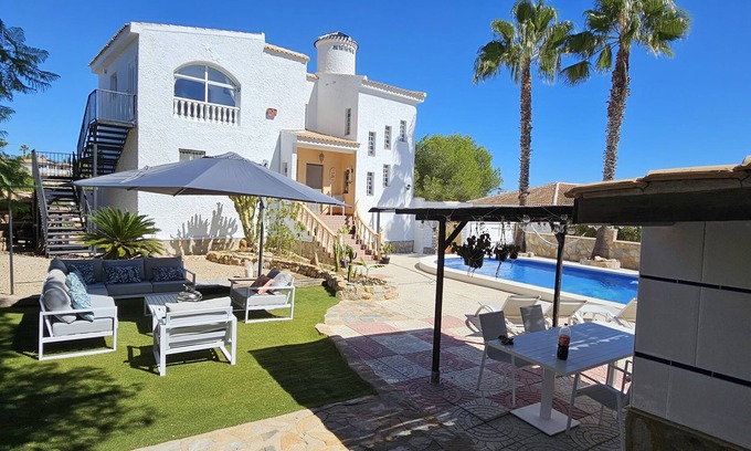 Pinar de Campoverde Villa | Exclusieve 4-bedroom Villa aan de Costa Blanca met Privé Zwembad