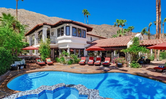 The Mesa Casa | ¡Exclusiva casa de tenis + vistas al monte! Capacidad para 10 adultos + 2 ni����os *