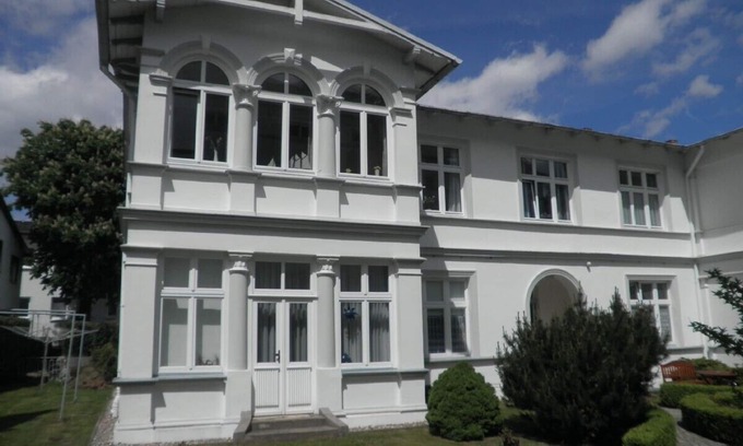 Seebad Heringsdorf Villa | Exclusivo apartamento (3 habitaciones, 85 metros cuadrados) en una zona tranquila, a solo 50 metros de la playa.