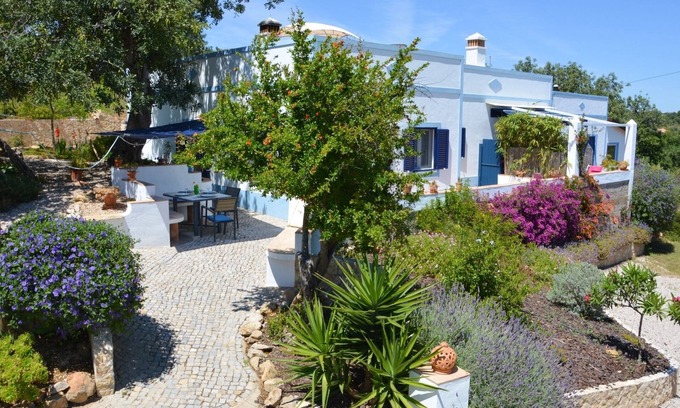 Olhao Apartamento | Exclusive apartment in a quiet location with private garden, sea view and boules