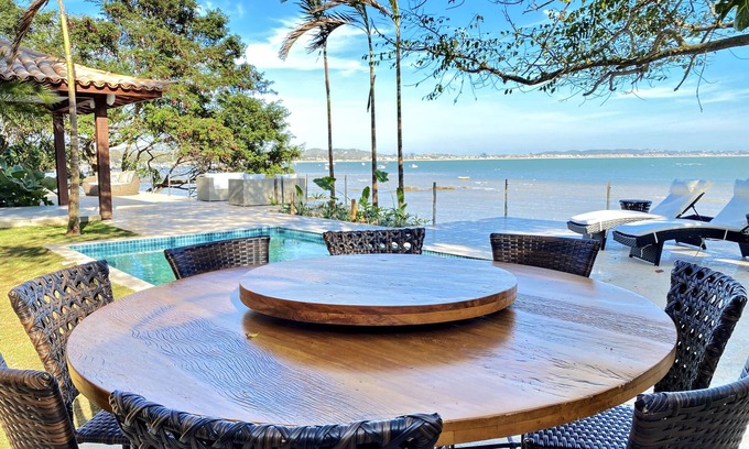 Regiao dos Lagos Casa | Exclusive Beach House Praia de Manguinhos - House on the sand.