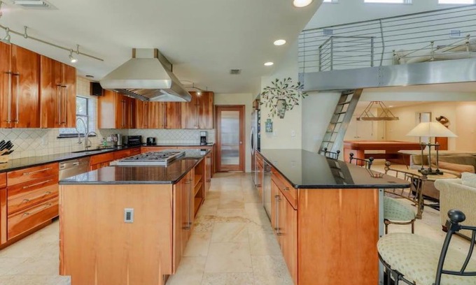 Gulf Breeze Villa | Exclusive Getaway Grand Canal home near Pensacola Beach