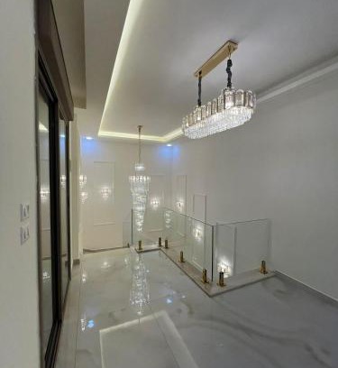 Jordan Apartamento | Exclusive Luxury Apartment with Panoramic and Stunning City Views Luxurious Finishes Modern Amenities and Private Terrace شقة فاخرة حصرية بإطلالات بانورامية مذهلة على المدينة تشطيبات فاخرة مرافق حديثة وتراس خاص