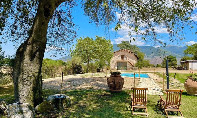 Poreta Casa | EXCLUSIVE POOL-OPEN ALL YEAR/SPOLETO BIOFARM-SLEEPS 8/WALK TO SHOPS, BAR ETC