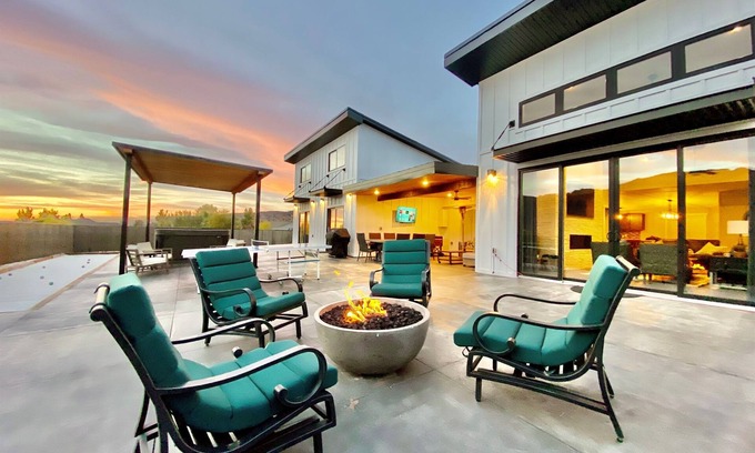Moab South Valley Casa | Exclusive Retreats 5 Bedroom Desert Escape with Private Year Round Heated Pool