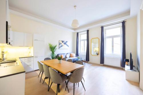 Terezvaros Apartamento | Exclusive & Spacious Central Residence w/4BEDRM 2BATHRM