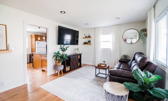 Midland Casa | Exclusive Spread | 3 Miles to Downtown | Sleeps 5