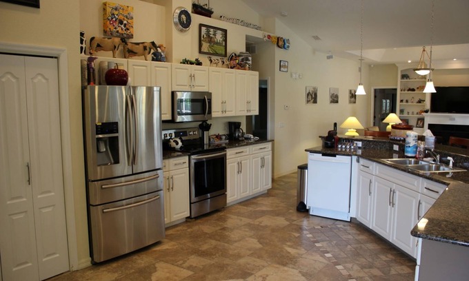 Inverness Villa | Casa ejecutiva de 3 habitaciones con piscina