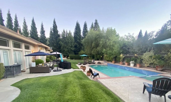 Gilroy Casa | Executive gorgeous gated retreat in wine country.