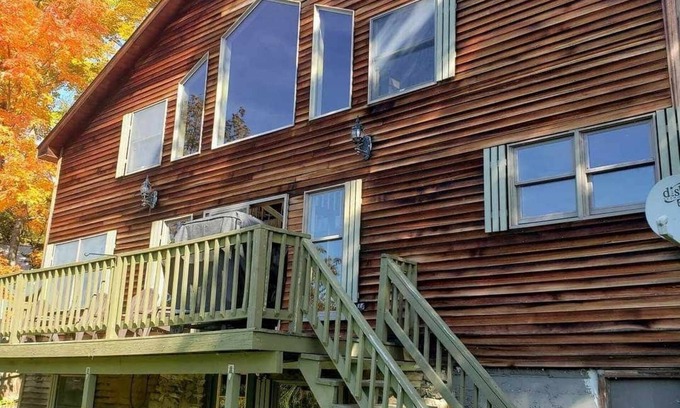 Presque Isle Casa | Executive lakefront home- sleeps up to 6!