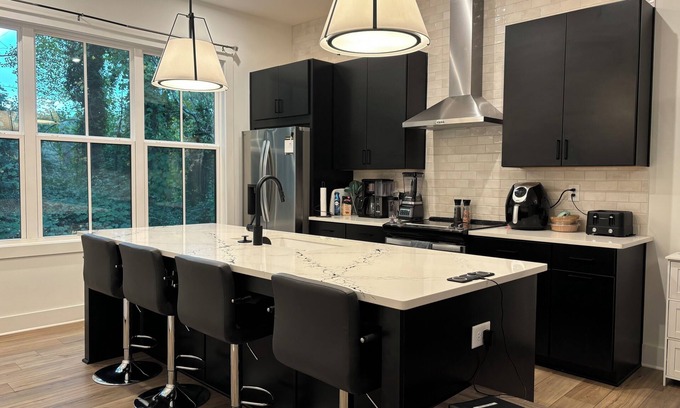 Chosewood Park Casa | Executive level Grant Park, Chosewood Park, Atlanta 3 Story Townhome w/ Garage