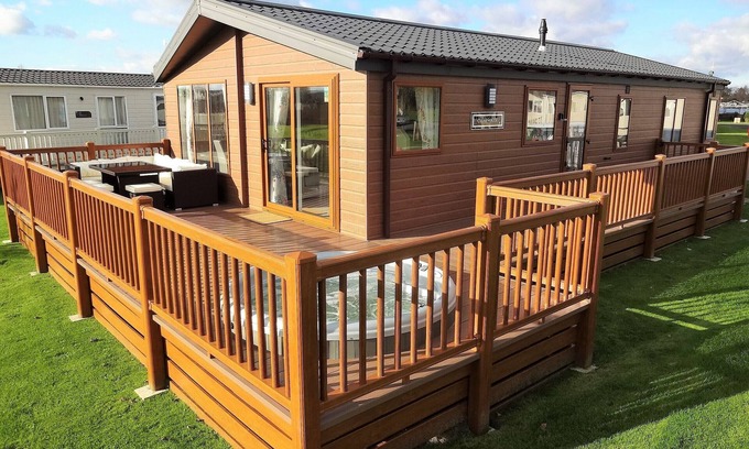 Tattershall Cabina | Lodge ejecutivo con bañera de hidromasaje, 3 dormitorios, 2 baños en Tattershall Lakes