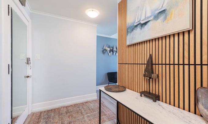 Alamitos Beach Condominio | Executive-next to Convention Center + Free Parking