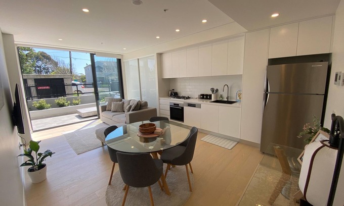 Engadine Apartamento | Executive Oasis | Chic 1BR + Courtyard Retreat