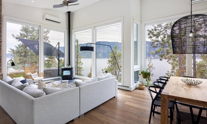 Central Okanagan Casa | Executive, private, lake-view home that is 1 hour to Silver Star and Big White