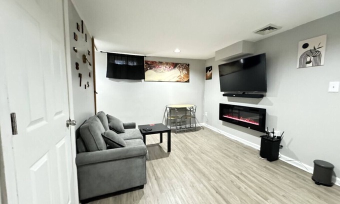 Rognel Heights Condominio | Executive Suite at Uplands