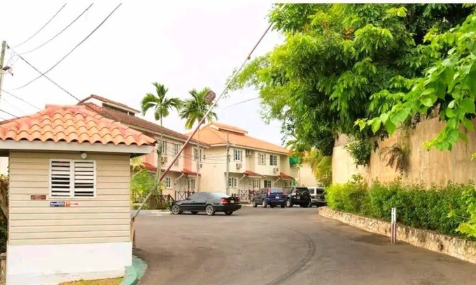 West Gate Hills Casa | Exotic 2 bedroom Westgate Hills